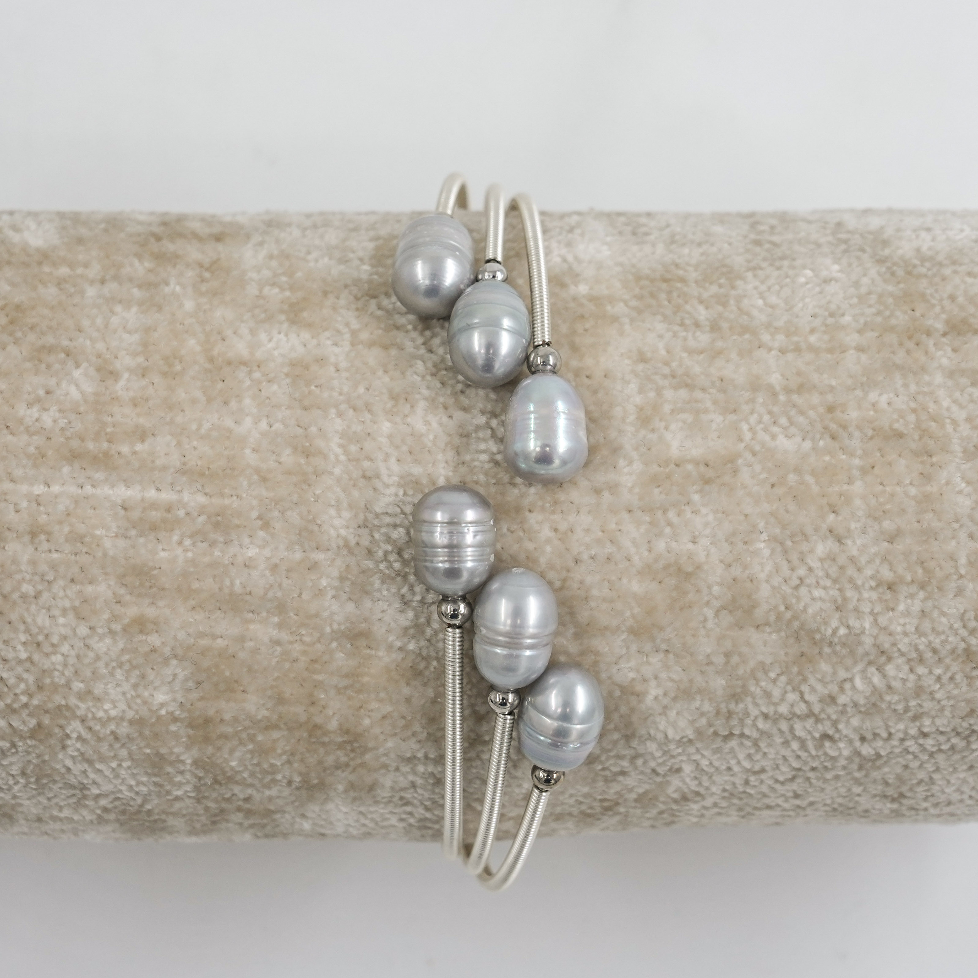 White Polished 3 Layered Pearl Bracelet